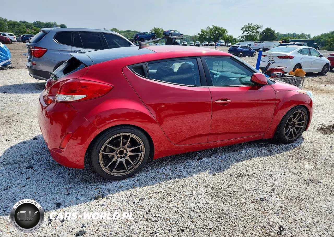 2015 Hyundai Veloster Base VIN:KMHTC6AD7FU235677 - 3