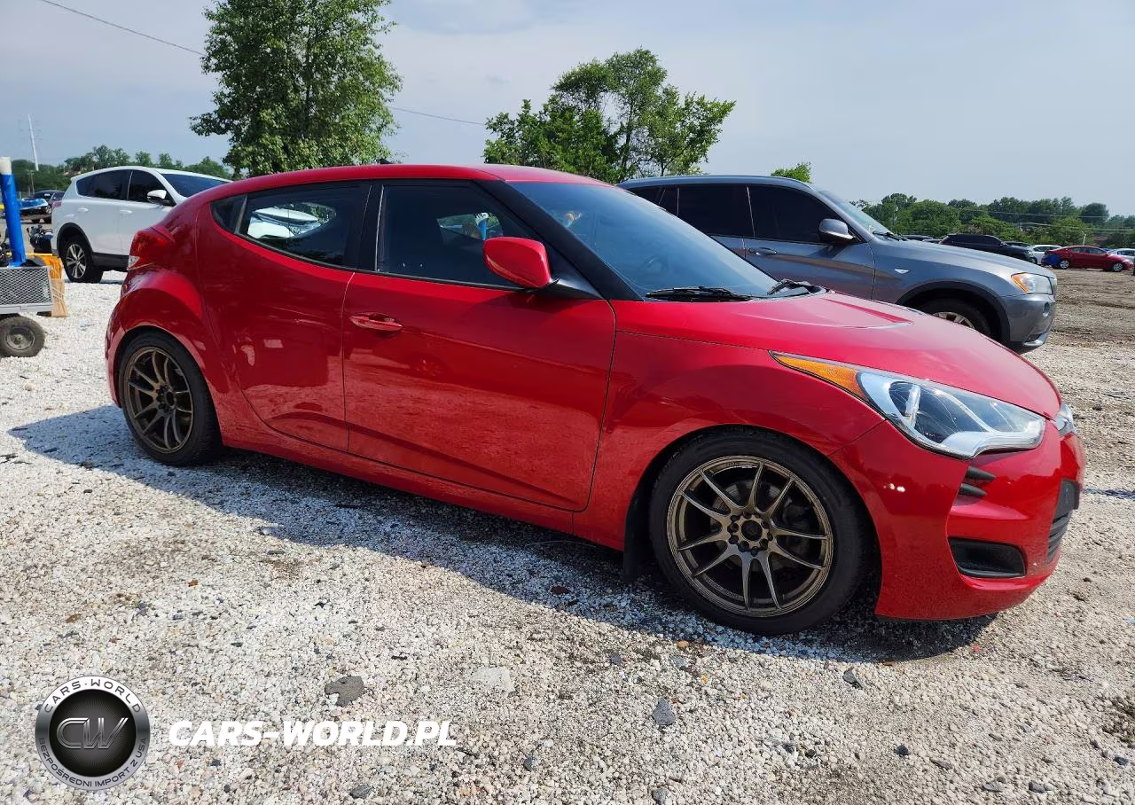 2015 Hyundai Veloster Base VIN:KMHTC6AD7FU235677 - 4