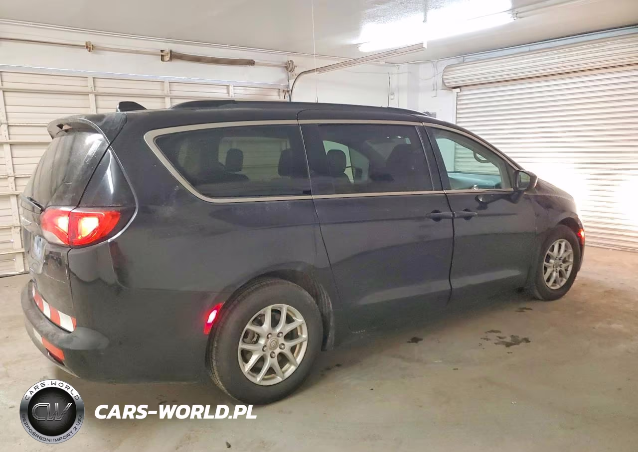 2020 Chrysler Voyager Lxi VIN:2C4RC1DGXLR266017 - 3