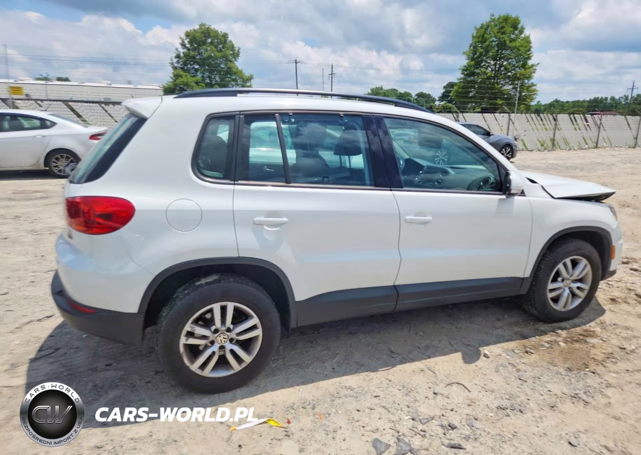 2017 Volkswagen Tiguan S VIN:WVGBV7AX2HK000267 - 3