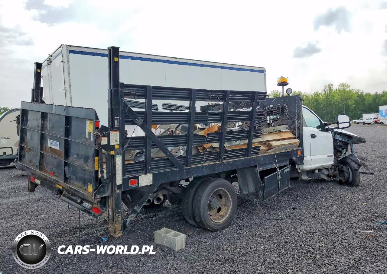 2018 Ford F550 Super Duty Flatbed Truck VIN:1FDUF5GT4JDA01395 - 3
