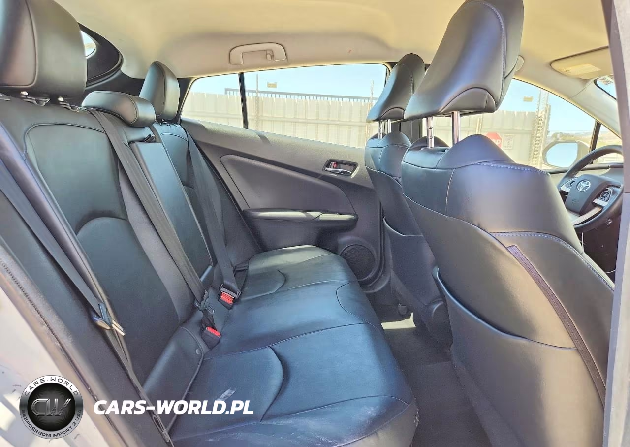 2017 Toyota Prius Three Touring VIN:JTDKARFU0H3048631 - 10