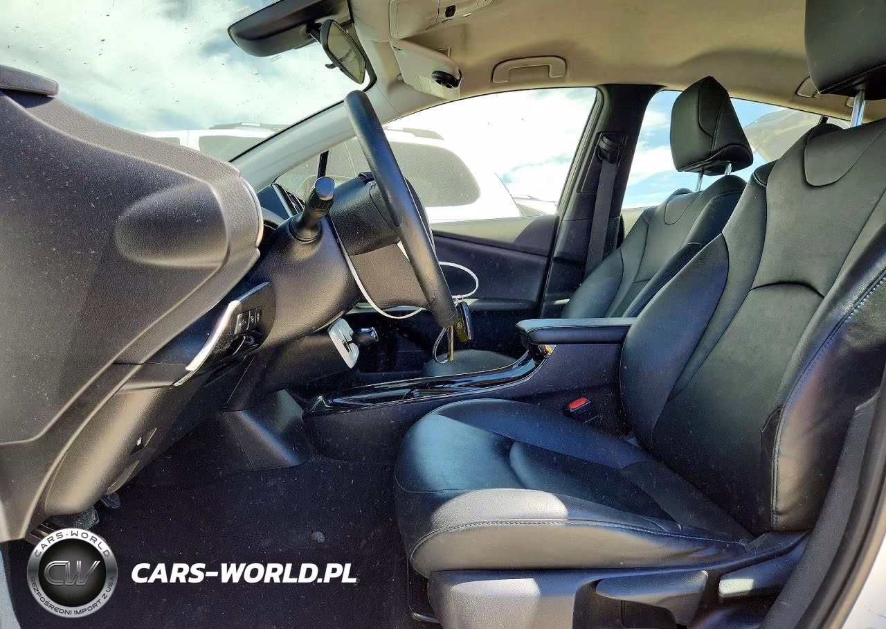 2017 Toyota Prius Three Touring VIN:JTDKARFU0H3048631 - 7