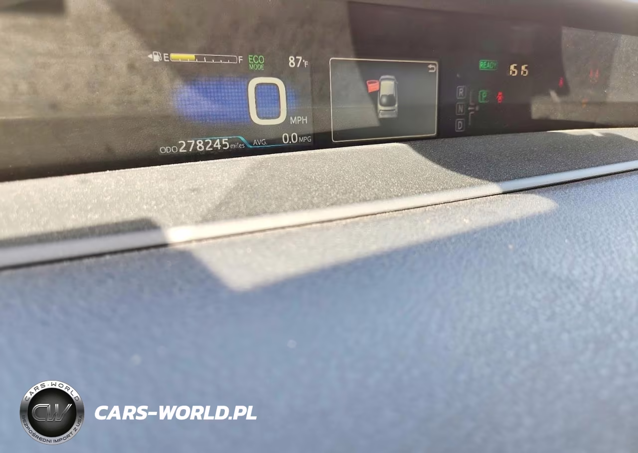 2017 Toyota Prius Three Touring VIN:JTDKARFU0H3048631 - 9