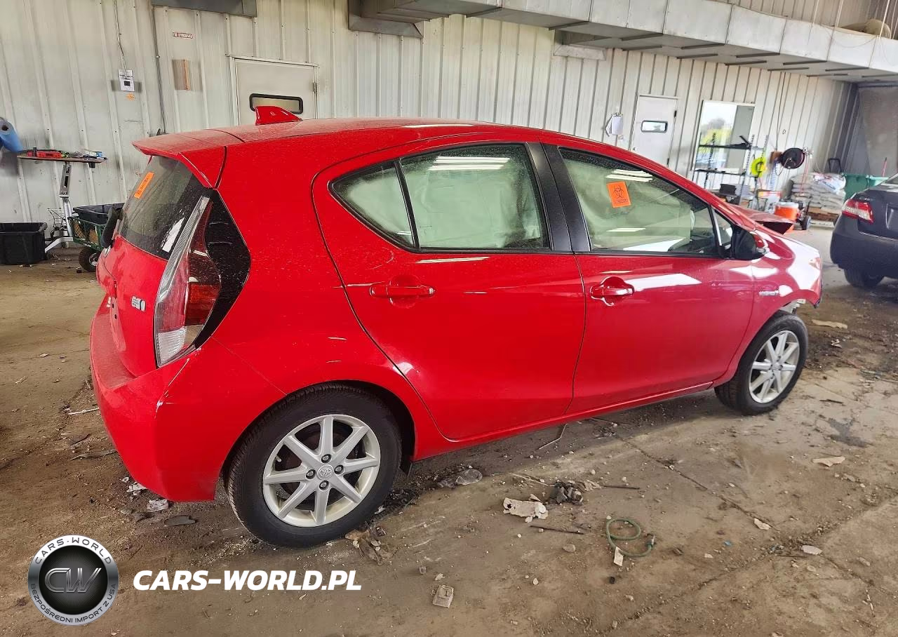2016 Toyota Prius C Four VIN:JTDKDTB39G1131955 - 3
