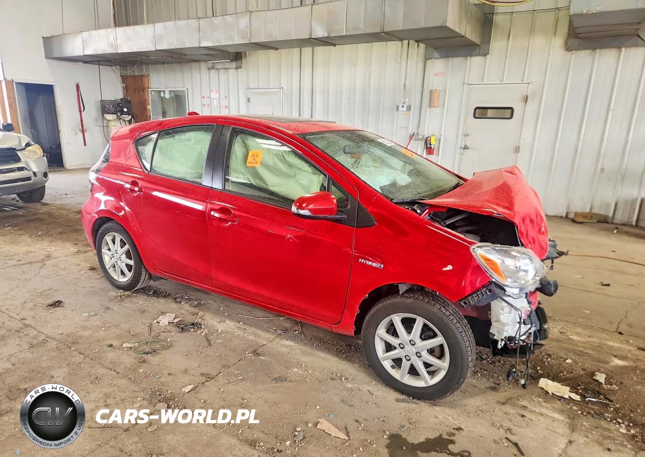 2016 Toyota Prius C Four VIN:JTDKDTB39G1131955 - 4