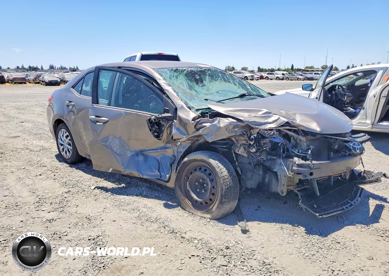 2017 Toyota Corolla Le VIN:5YFBURHE3HP700873 - 4