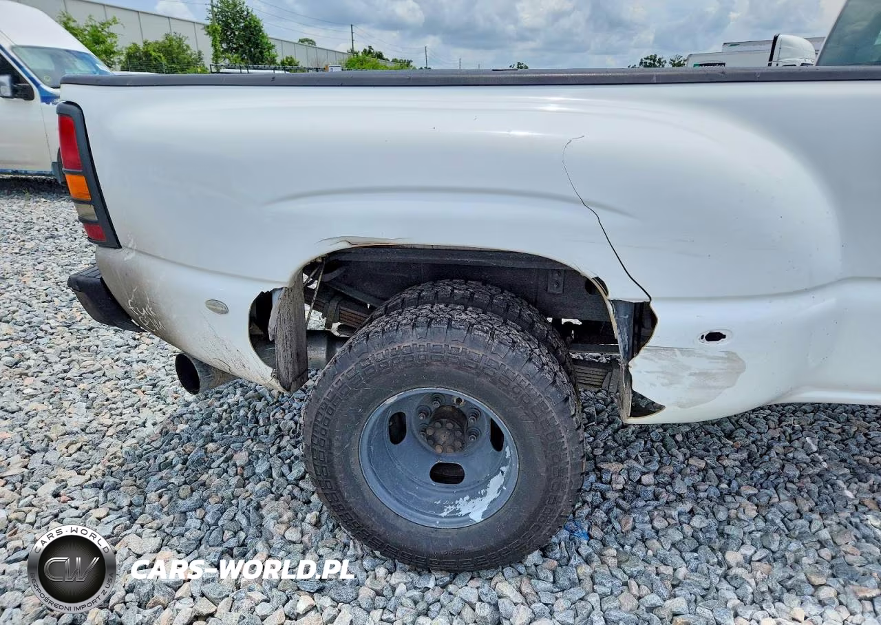 2007 Chevrolet Silverado C3500 VIN:1GCJC33D17F175103 - 9