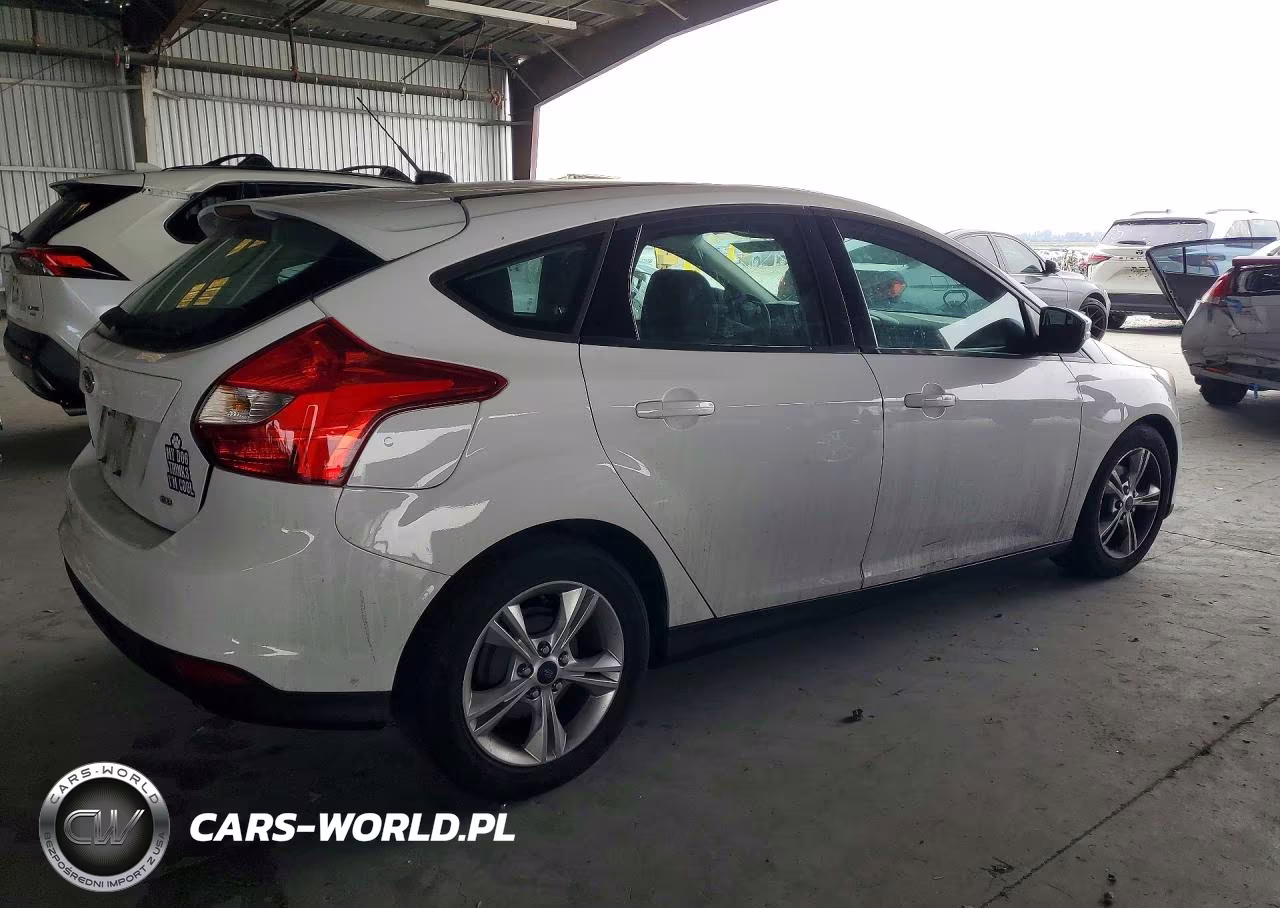 2014 Ford Focus Se VIN:1FADP3K24EL322438 - 3