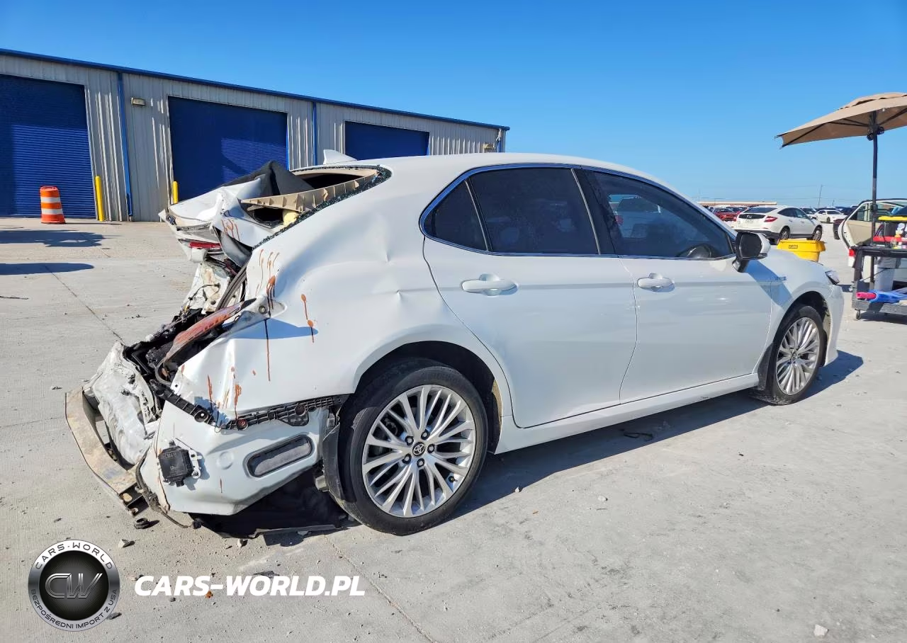 2020 Toyota Camry Xle VIN:4T1F31AK3LU541186 - 3