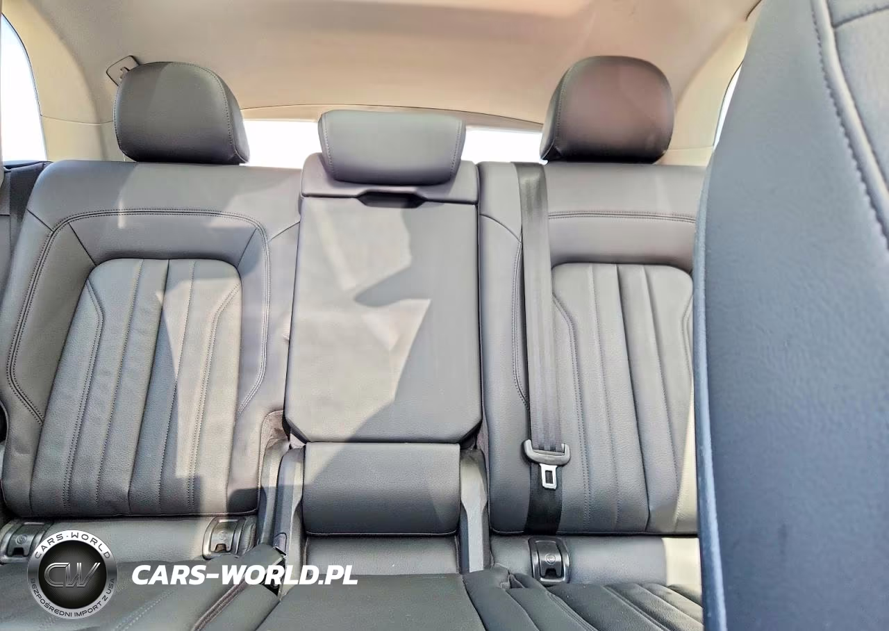 2018 Audi Q5 Premium Plus VIN:WA1BNAFY9J2243111 - 10