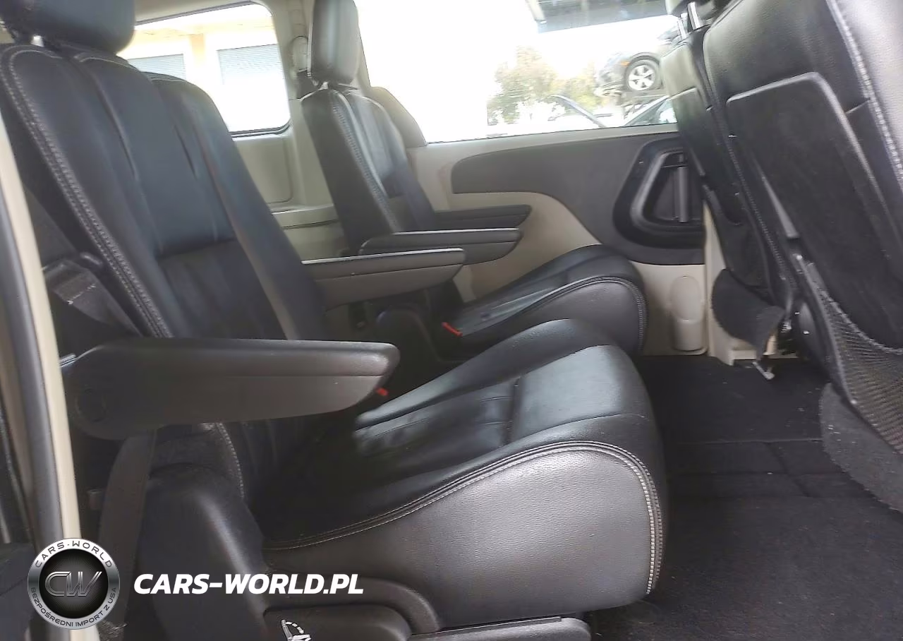 2014 Chrysler Town & Country Touring VIN:2C4RC1BG8ER382953 - 11