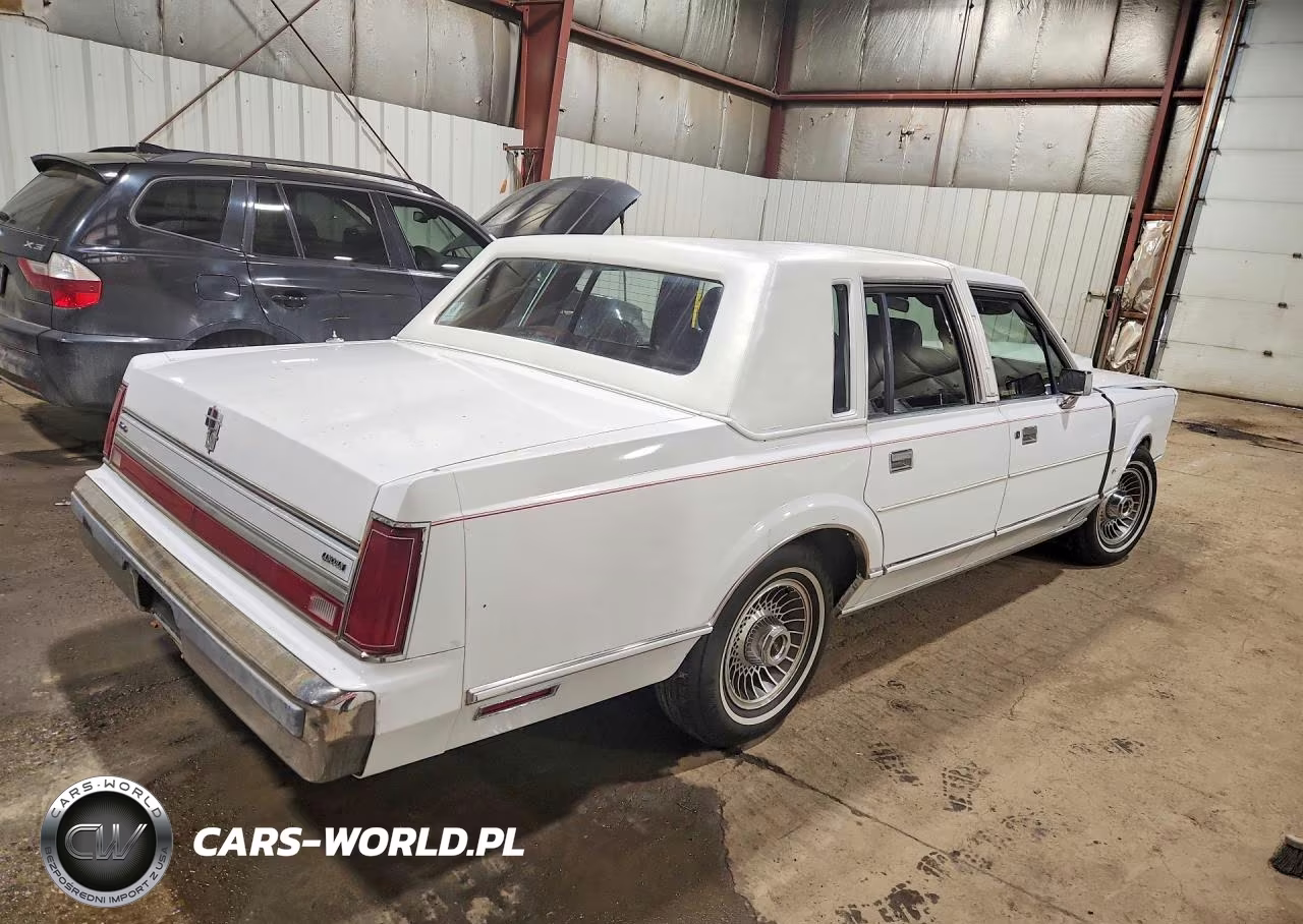 1998 Lincoln Town Car Executive VIN:1LNBM81F9JY634730 - 3