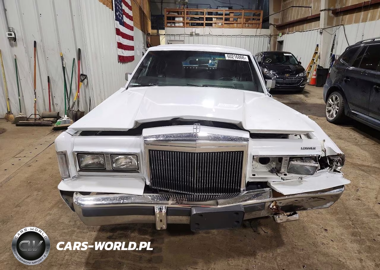 1998 Lincoln Town Car Executive VIN:1LNBM81F9JY634730 - 5