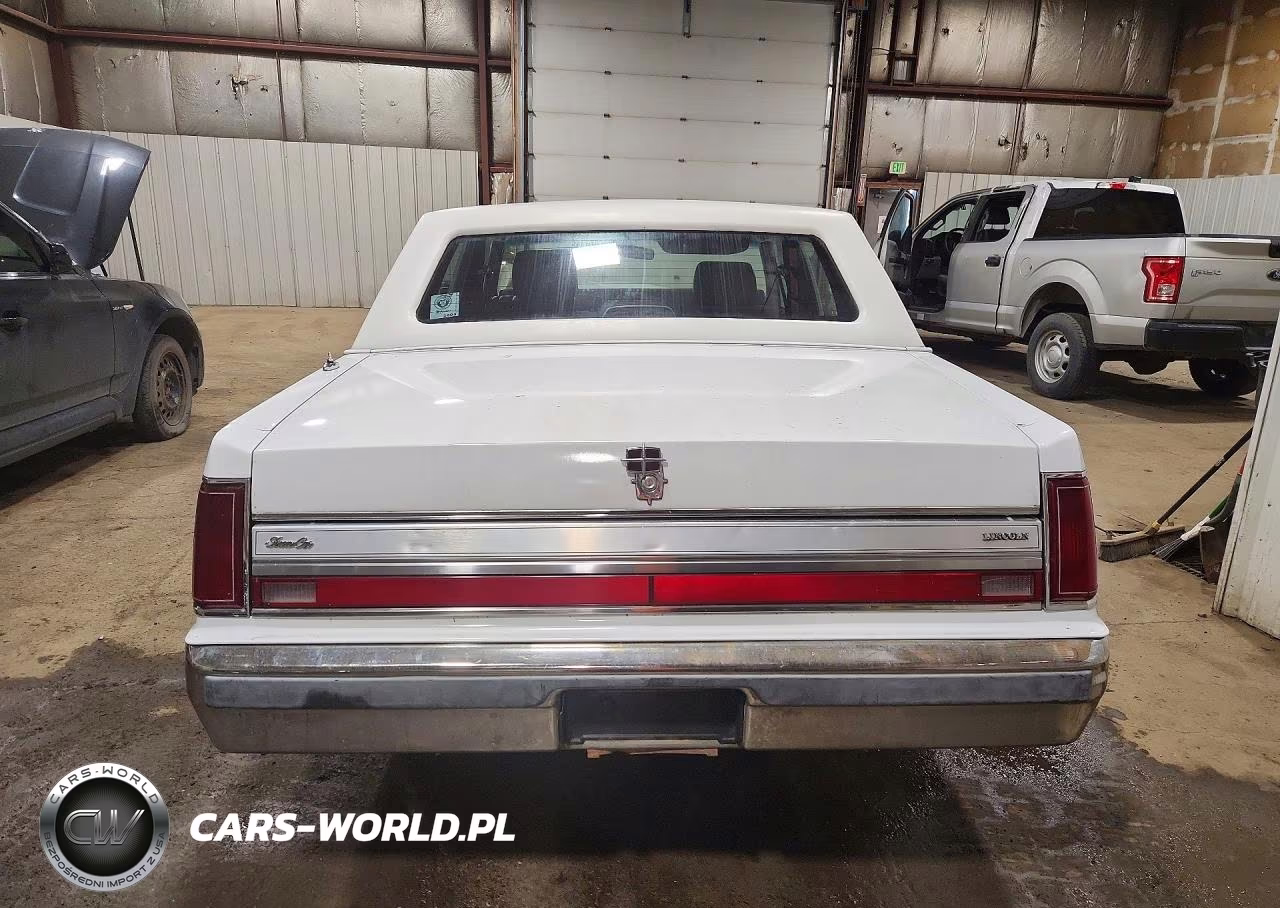 1998 Lincoln Town Car Executive VIN:1LNBM81F9JY634730 - 6