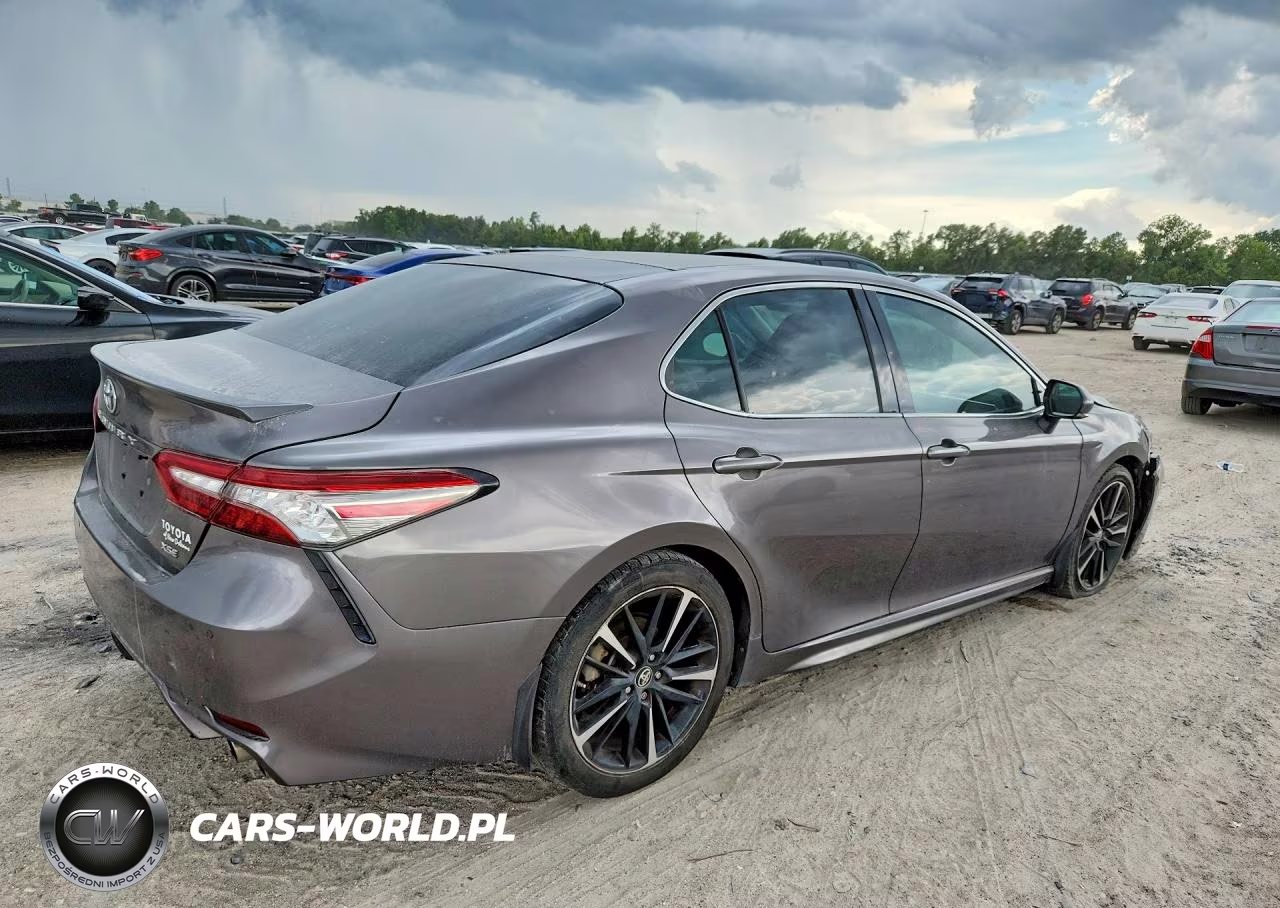 2018 Toyota Camry Xse VIN:4T1B61HK5JU095311 - 3