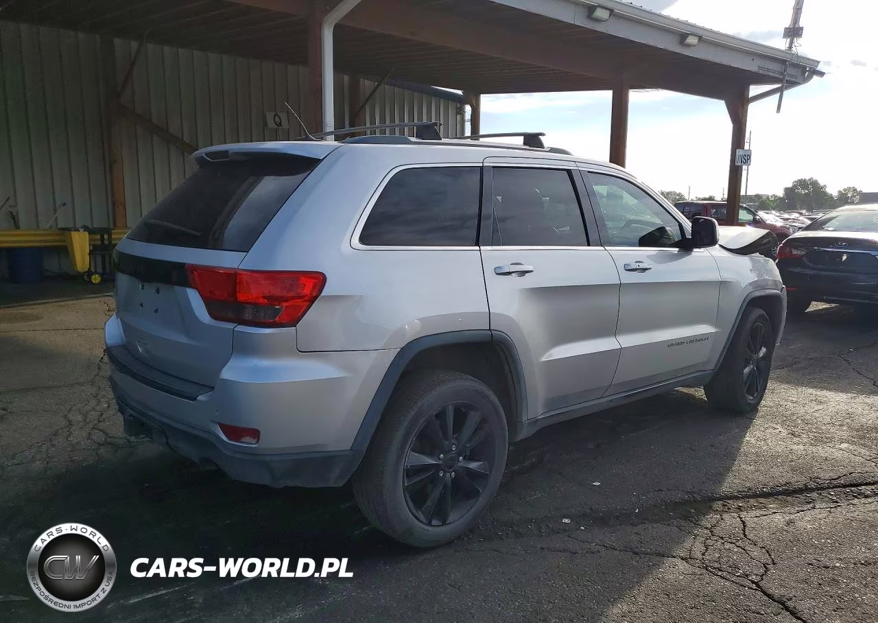 2012 Jeep Grand Cherokee Laredo VIN:1C4RJFAG6CC329405 - 3