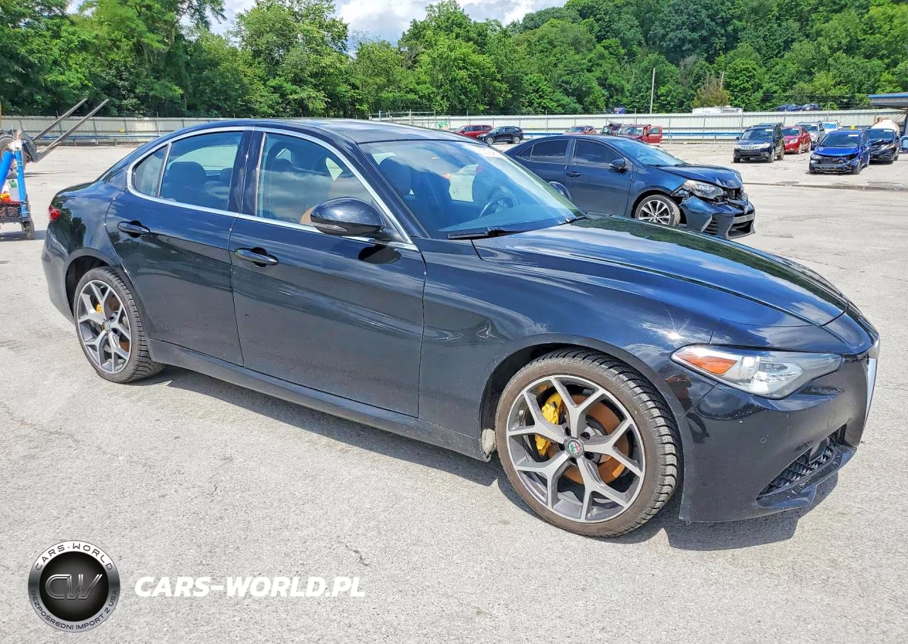 2021 Alfa Romeo Giulia Ti VIN:ZARFANBN7M7640352 - 4