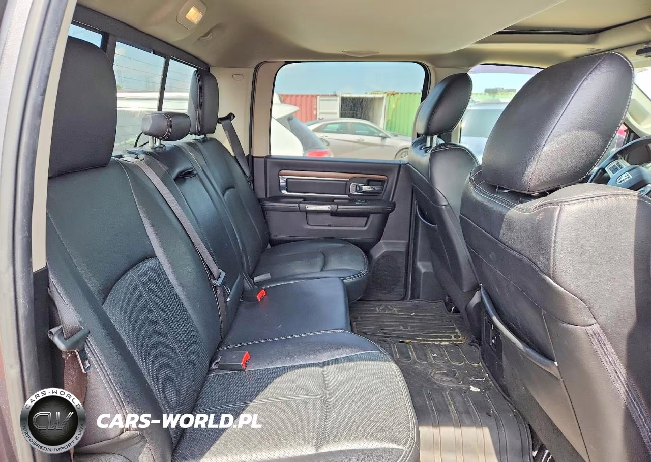 2018 Ram 1500 Laramie VIN:1C6RR7NM5JS293473 - 10