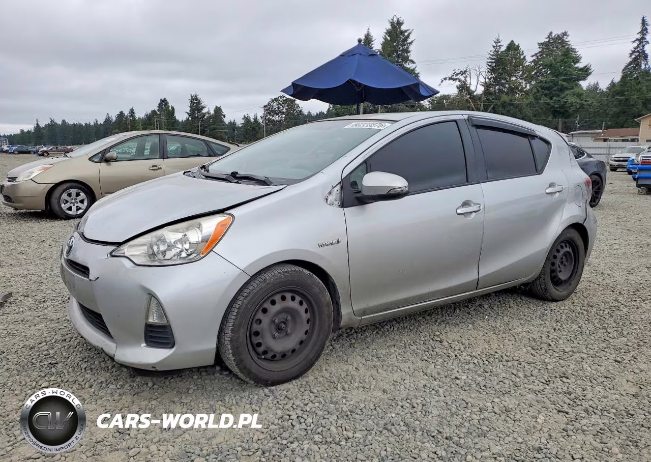 2014 Toyota Prius C Three – zdjęcie 1 z 12
