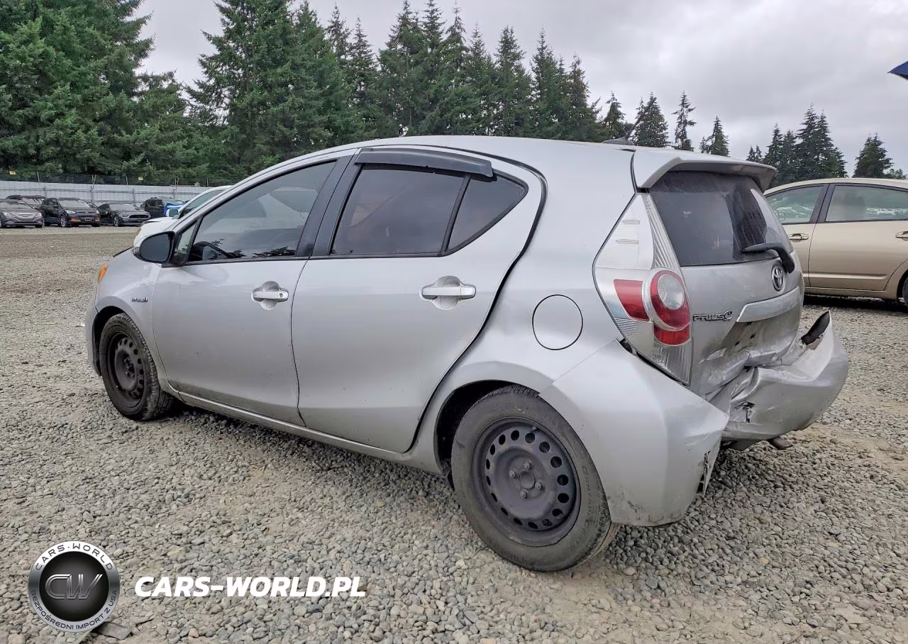 2014 Toyota Prius C Three VIN:JTDKDTB35E1061366 - 2