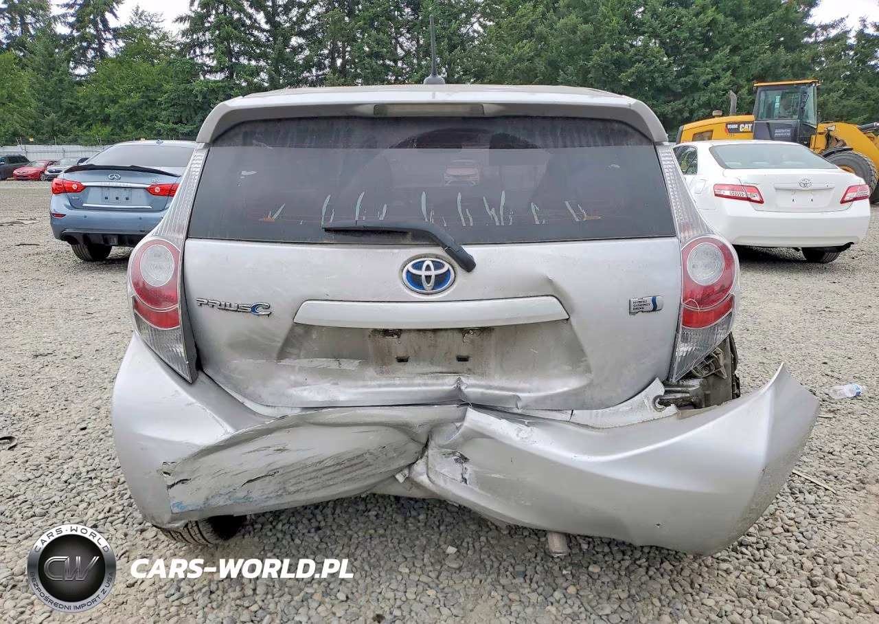 2014 Toyota Prius C Three VIN:JTDKDTB35E1061366 - 6