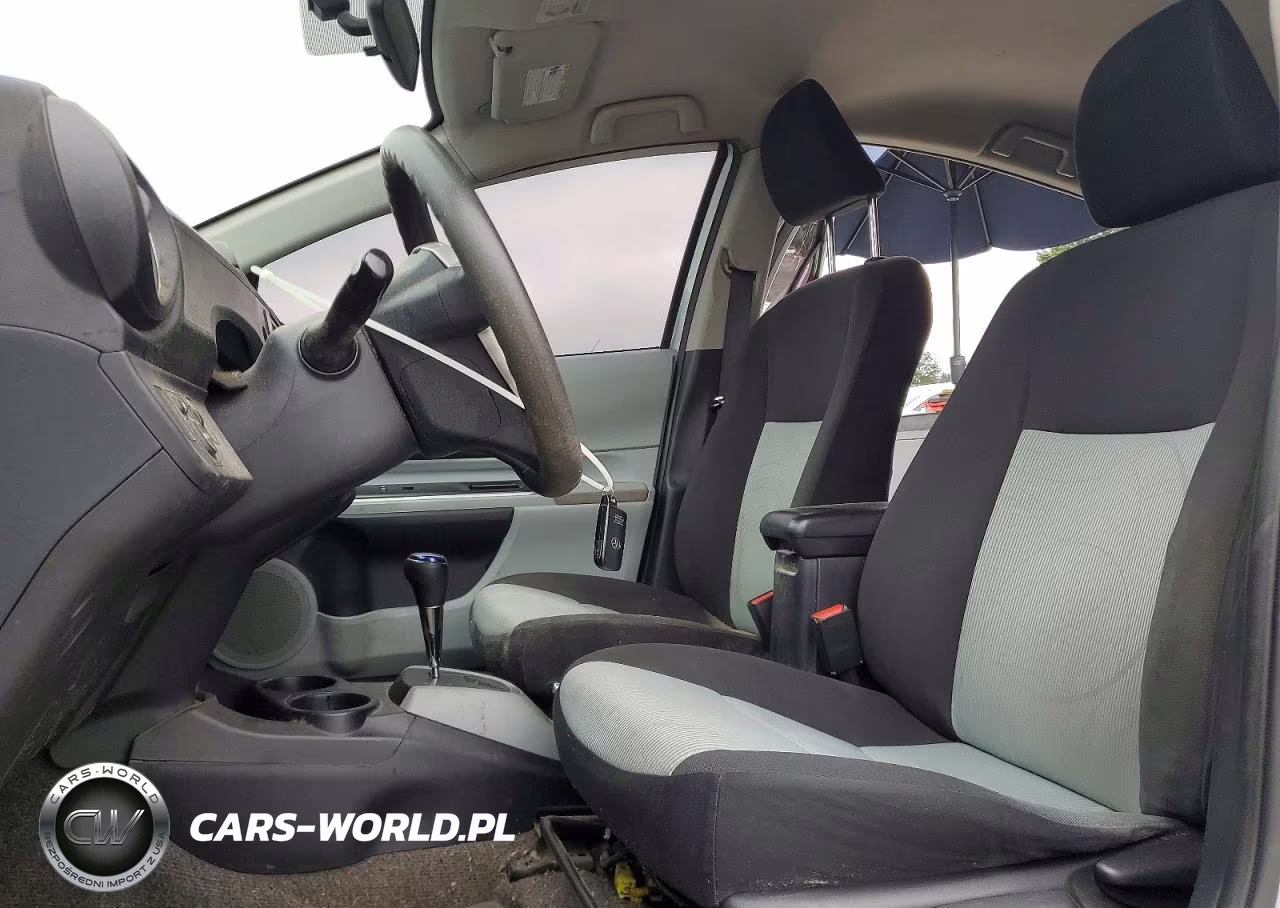 2014 Toyota Prius C Three VIN:JTDKDTB35E1061366 - 7