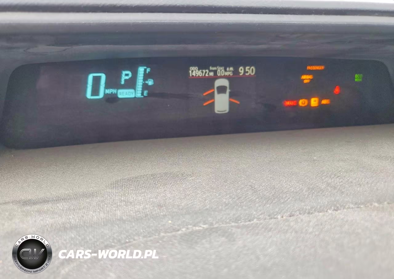2014 Toyota Prius C Three VIN:JTDKDTB35E1061366 - 9