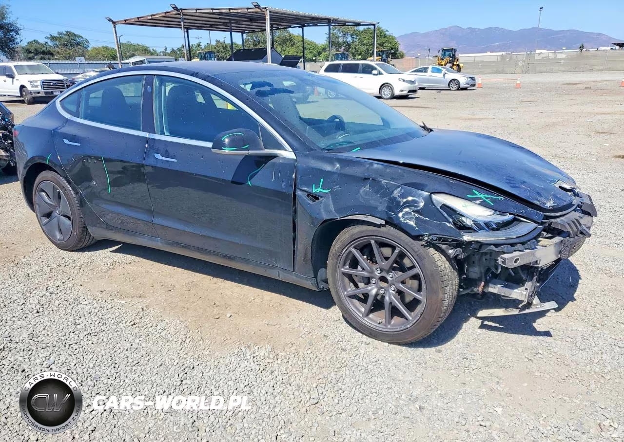 2018 Tesla Model 3 VIN:5YJ3E1EA5JF165681 - 4