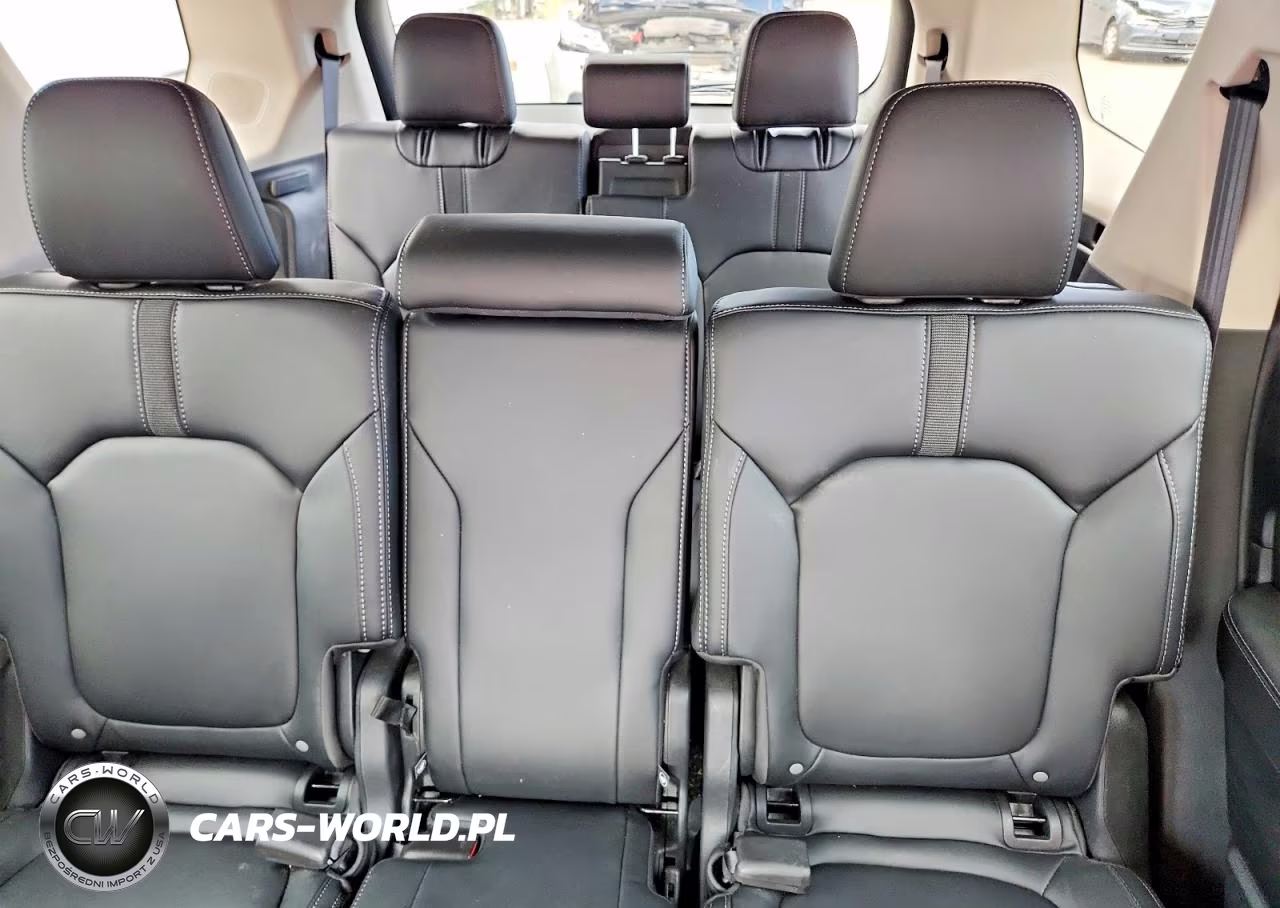 2025 Honda Pilot Touring VIN:5FNYG1H7XSB178508 - 10