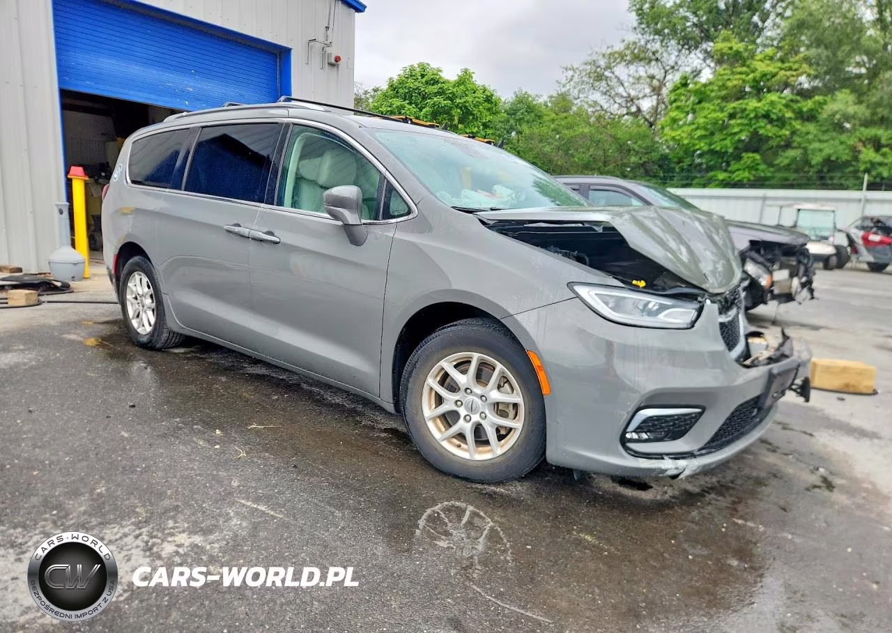 2021 Chrysler Pacifica Touring L VIN:2C4RC1BG4MR560484 - 4