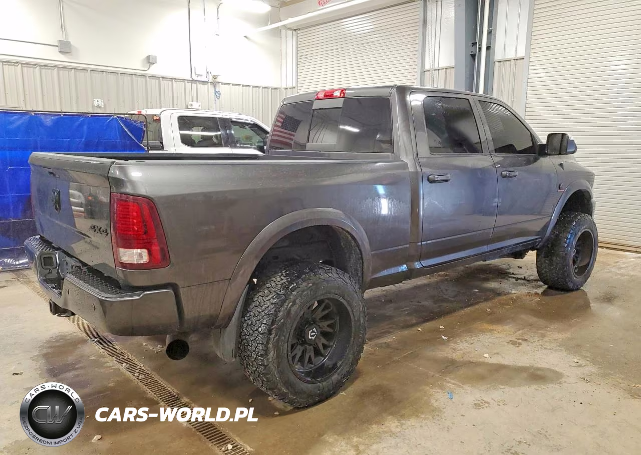 2016 Ram 2500 Laramie VIN:3C6UR5FL4GG329223 - 3