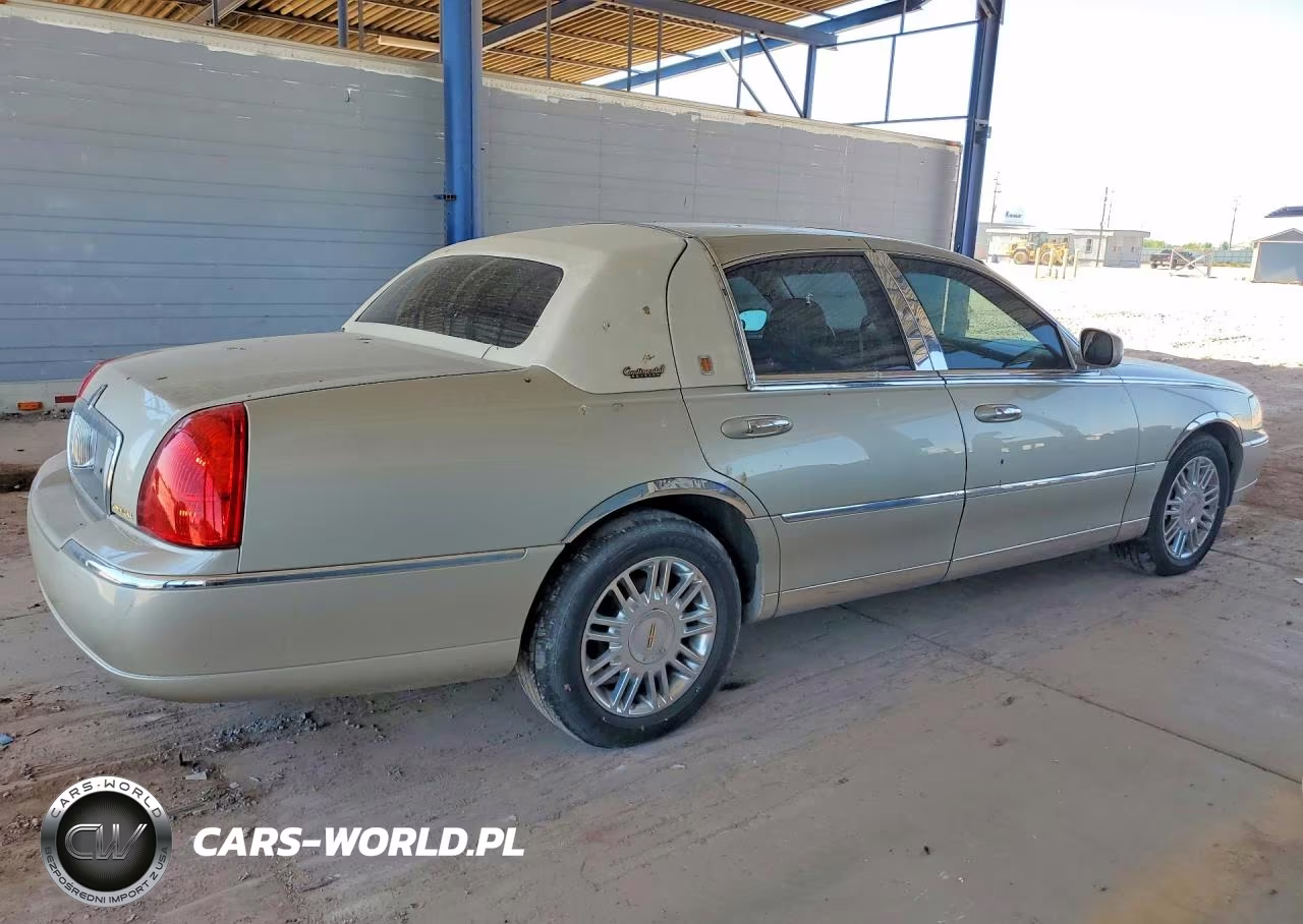 2010 Lincoln Town Car Signature Limited VIN:2LNBL8CV5AX618936 - 3