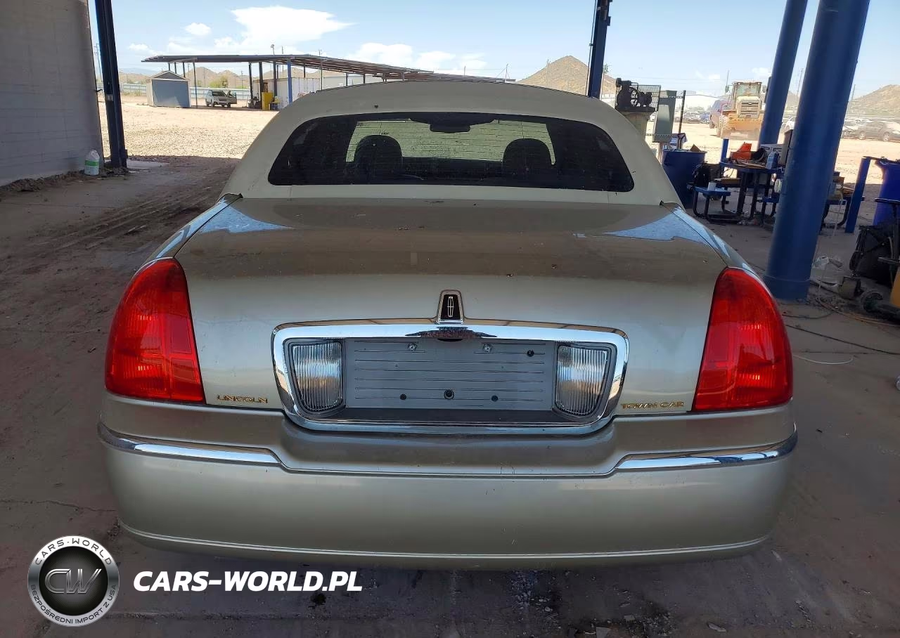 2010 Lincoln Town Car Signature Limited VIN:2LNBL8CV5AX618936 - 6