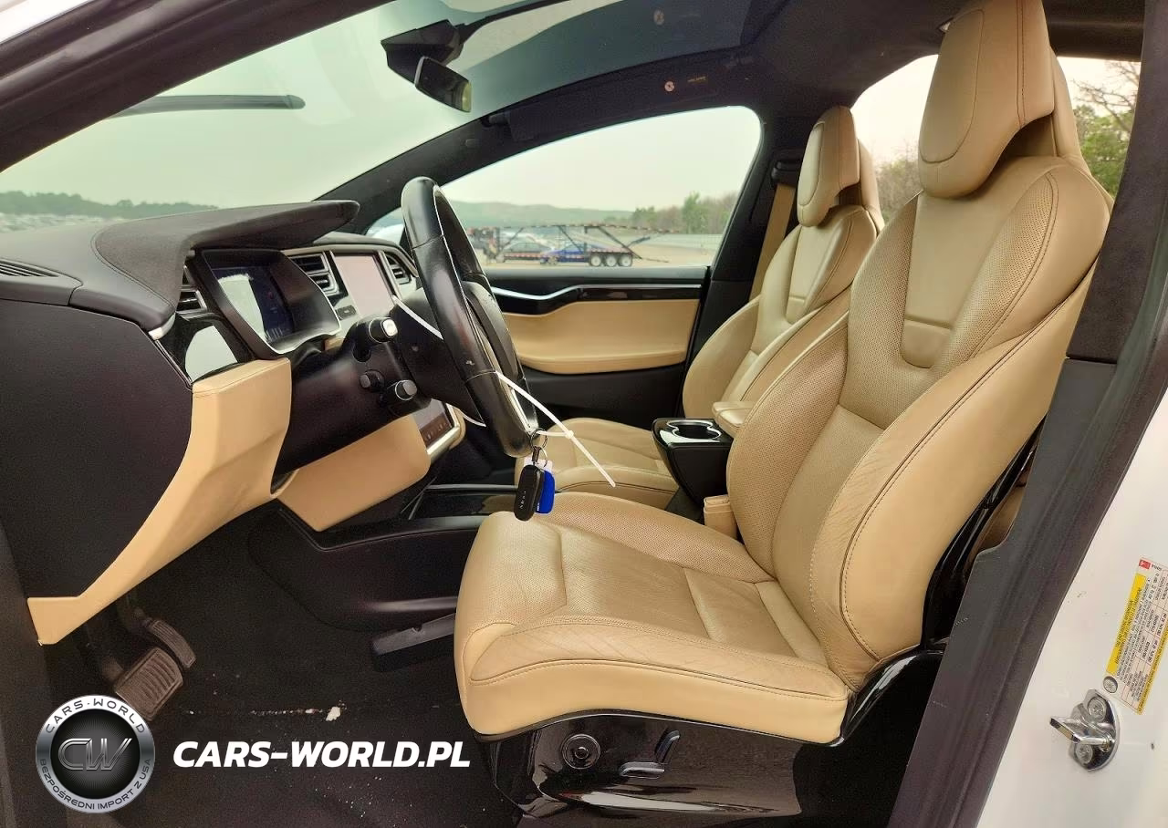 2016 Tesla Model X VIN:5YJXCBE28GF013425 - 7