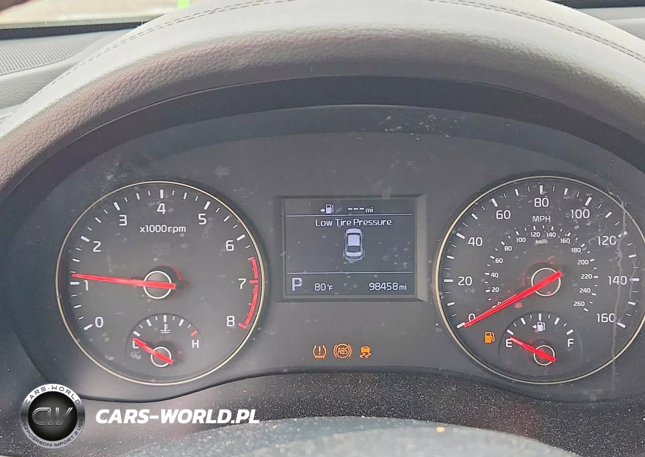 2017 Kia Cadenza Premium VIN:KNALB4J19H5086264 - 9