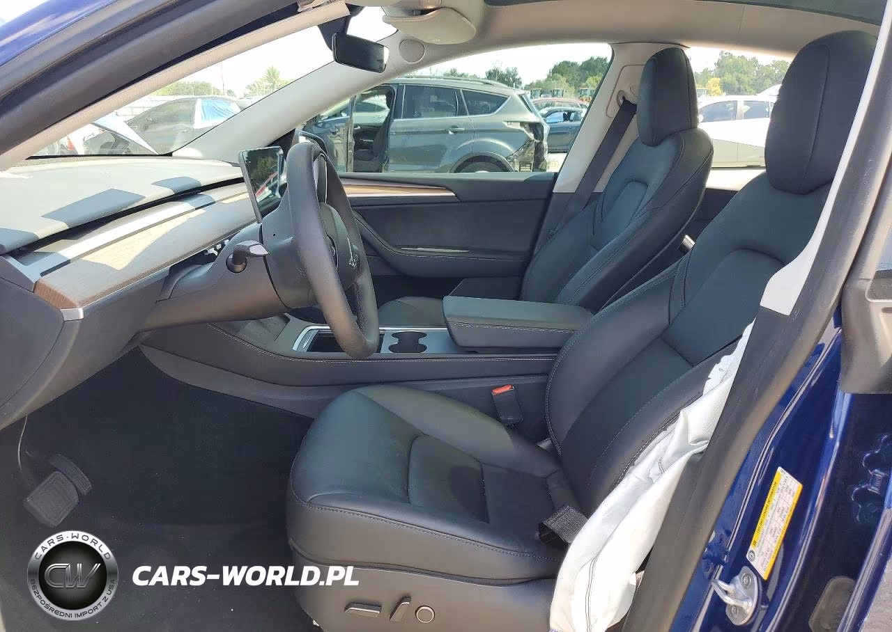 2024 Tesla Model Y VIN:7SAYGDED9RF158114 - 7