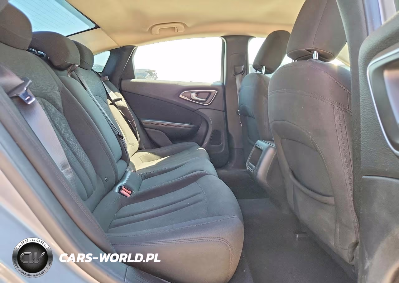 2015 Chrysler 200 Limited VIN:1C3CCCABXFN586020 - 10