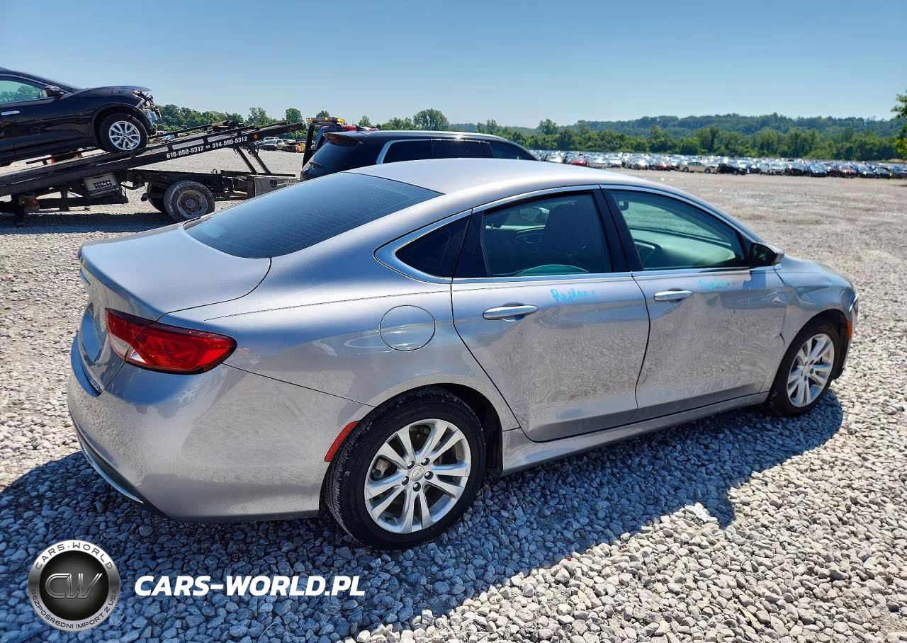 2015 Chrysler 200 Limited VIN:1C3CCCABXFN586020 - 3