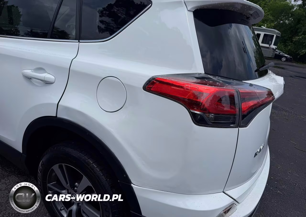 2018 Toyota Rav4 Xle VIN:2T3WFREV2JW447380 - 11