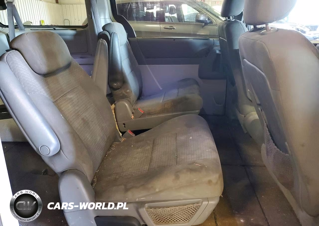 2010 Chrysler Town & Country Touring VIN:2A4RR5D18AR151506 - 10
