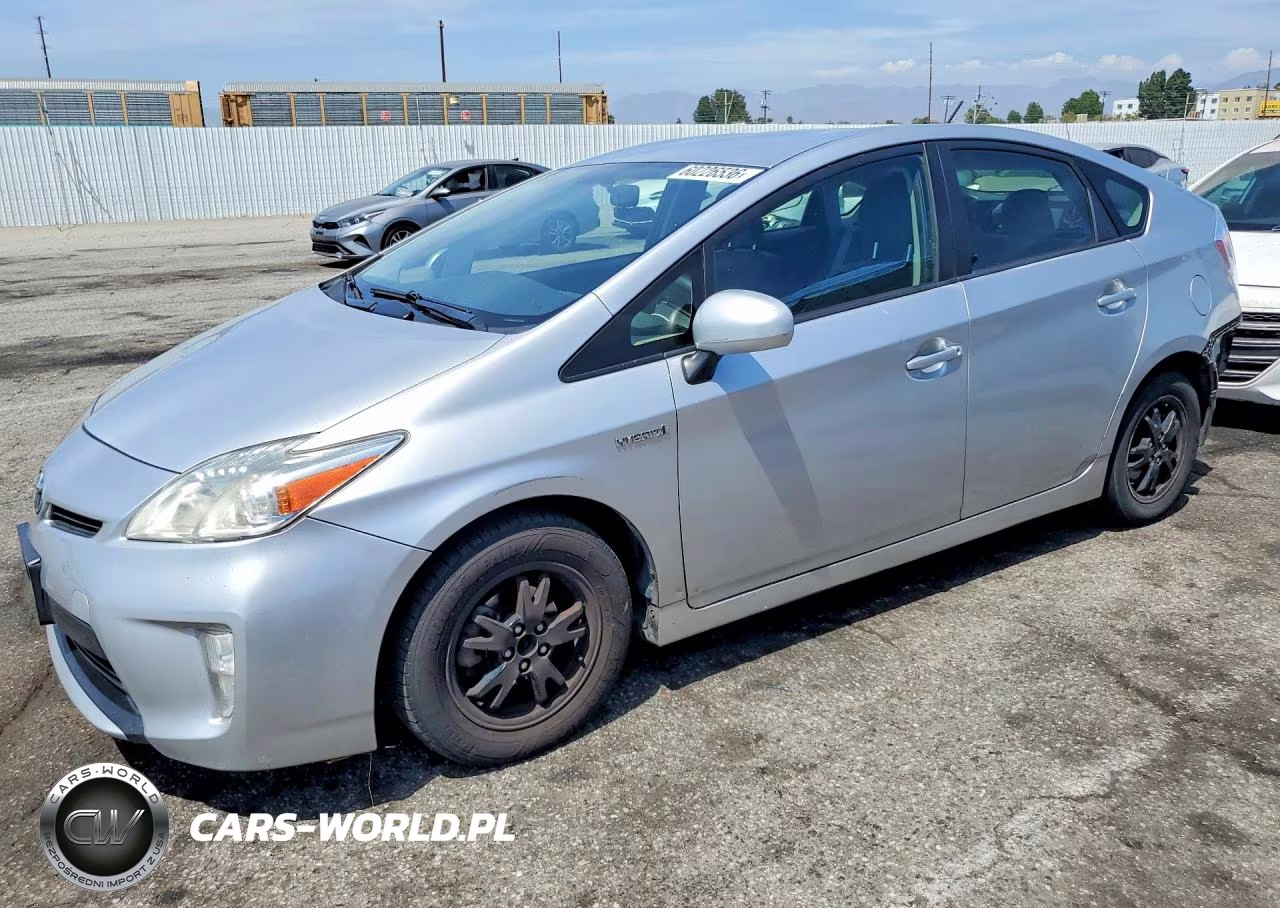 2014 Toyota Prius Two – zdjęcie 1 z 12