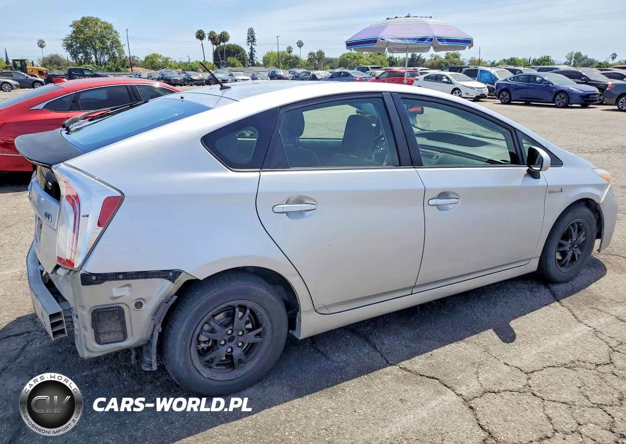 2014 Toyota Prius Two VIN:JTDKN3DU8E1775754 - 3