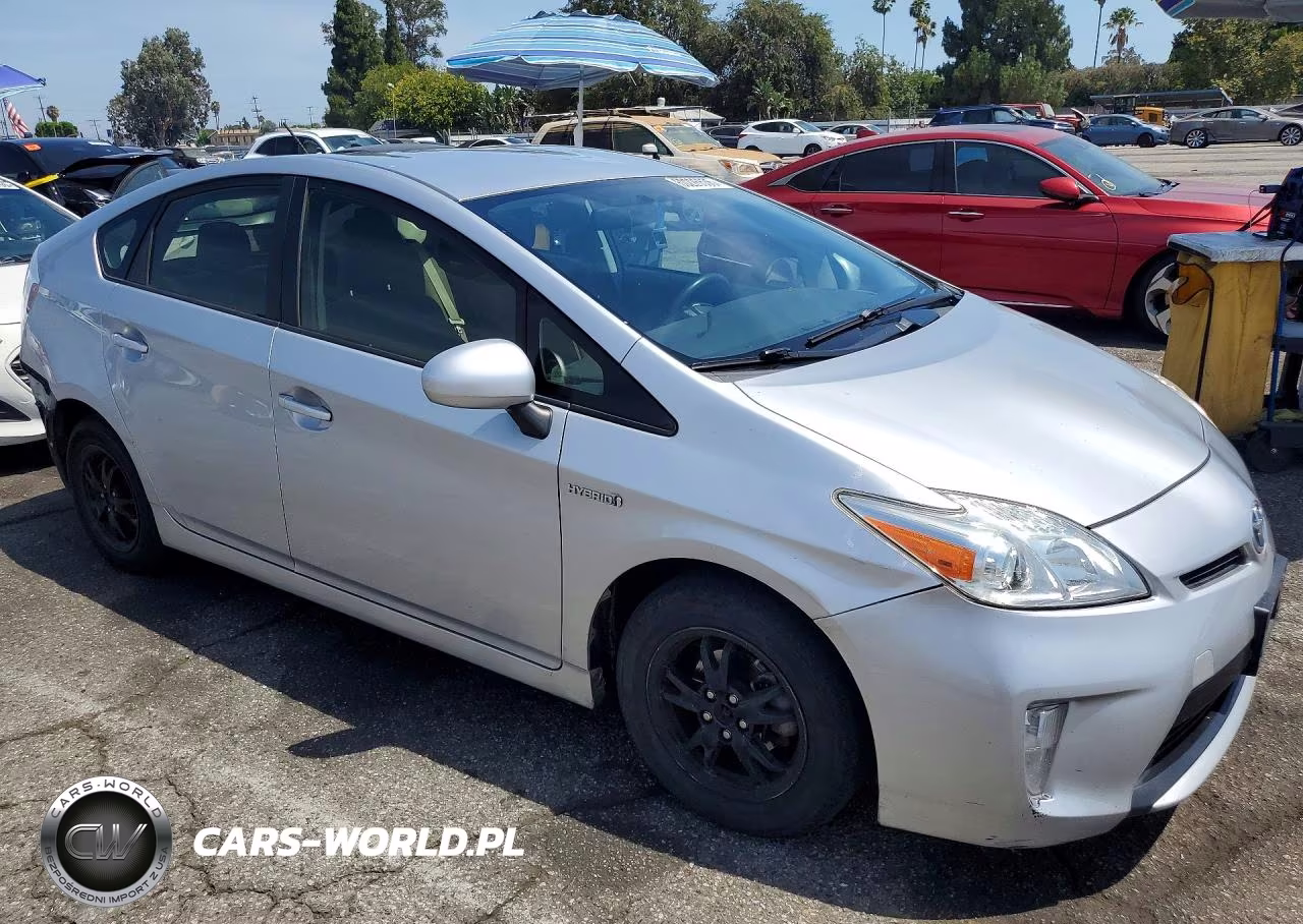2014 Toyota Prius Two VIN:JTDKN3DU8E1775754 - 4
