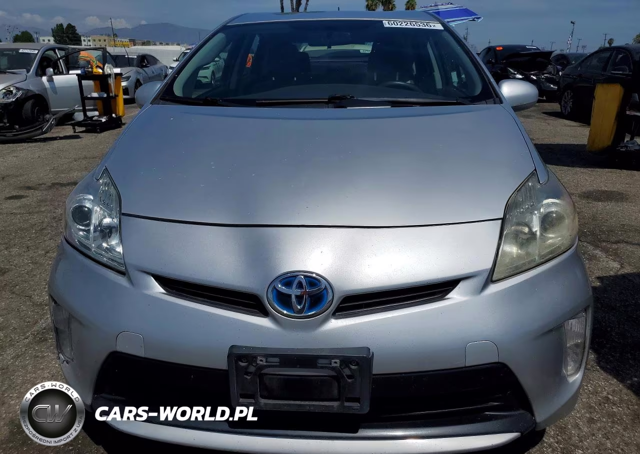 2014 Toyota Prius Two VIN:JTDKN3DU8E1775754 - 5