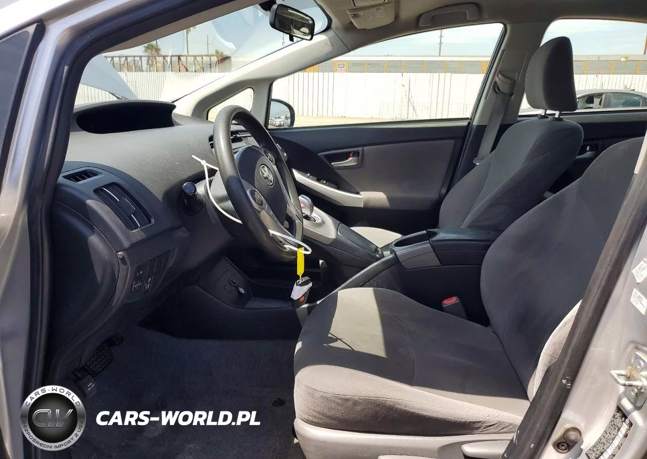 2014 Toyota Prius Two VIN:JTDKN3DU8E1775754 - 7