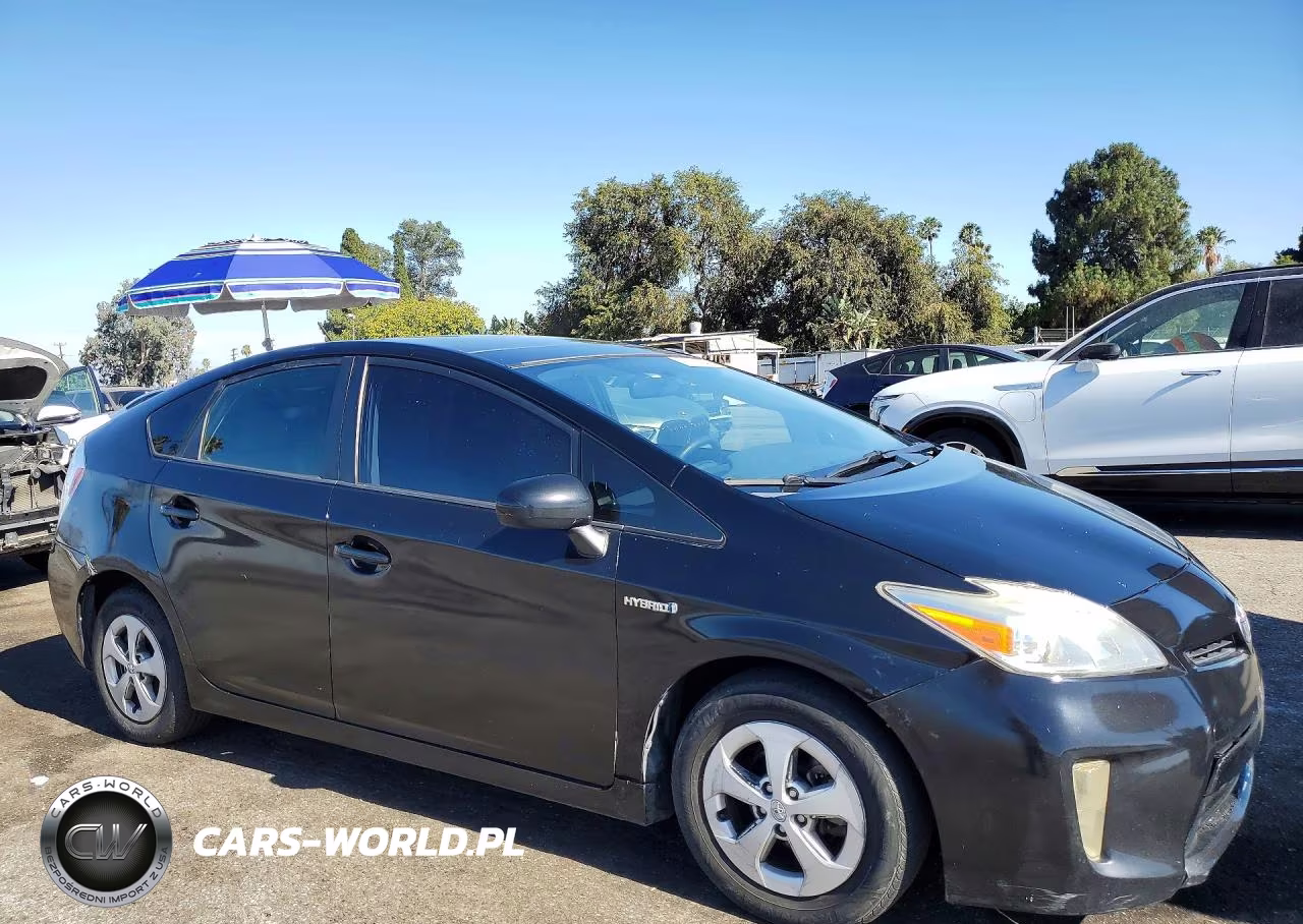 2013 Toyota Prius Three VIN:JTDKN3DU4D1715081 - 4