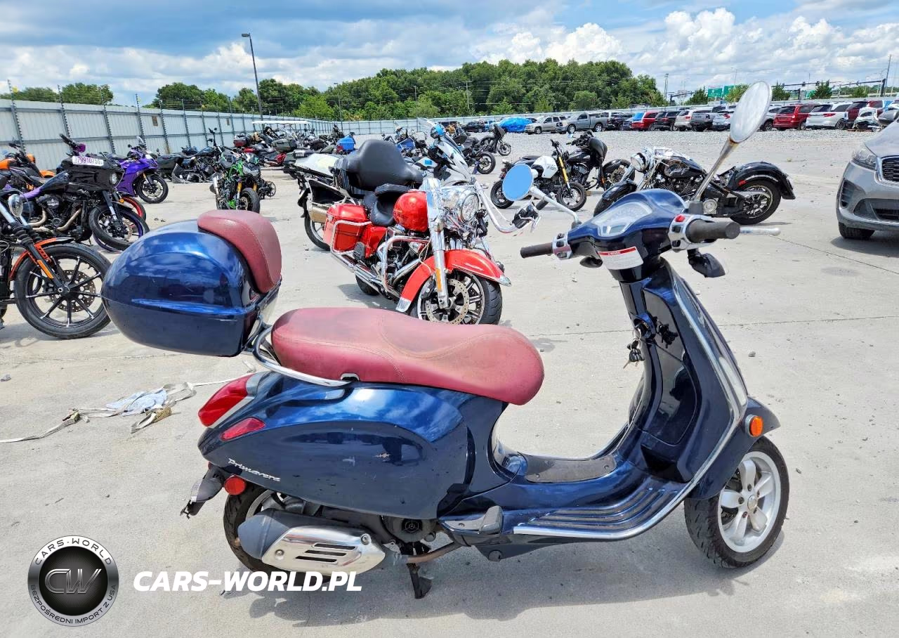 2015 Vespa Primavera 50 4V Ie – zdjęcie 1 z 9