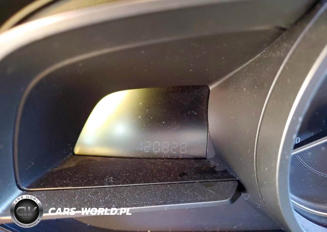 2018 Mazda 3 Touring VIN:3MZBN1L32JM268680 - 9