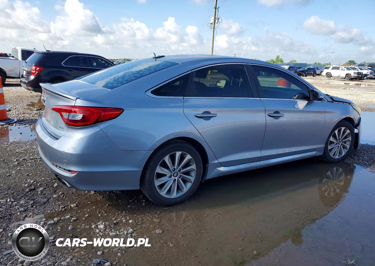 2015 Hyundai Sonata Sport VIN:5NPE34AF2FH125682 - 3